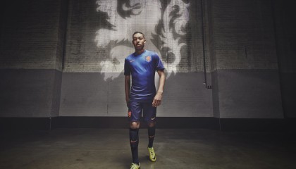 爱游戏娱乐-墨西哥守门员戴羽绒服扑点球，全场沸腾，墨西哥足球守门员