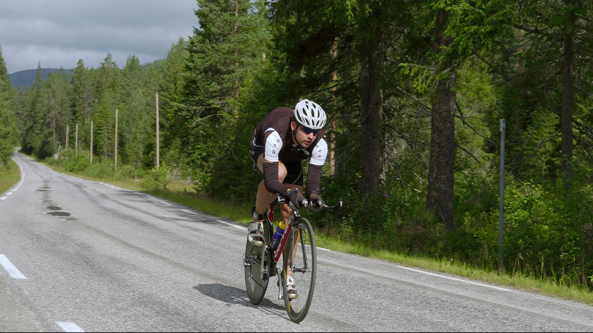 全球车迷狂欢:不同国家的赛场习俗,国外赛车场地